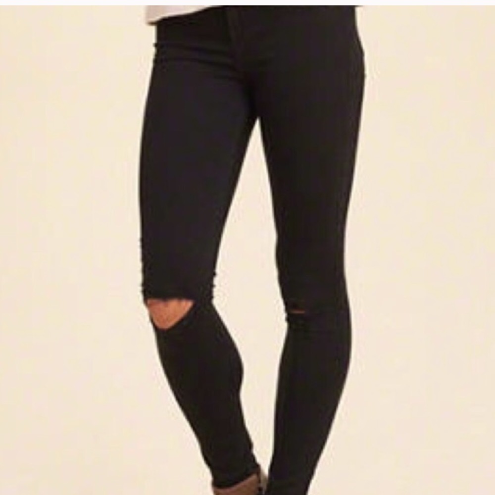 Hollister Black rip knee skinny jean
